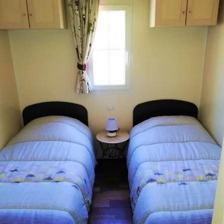 Mobilhome Dans Site De Gorge Vent A *